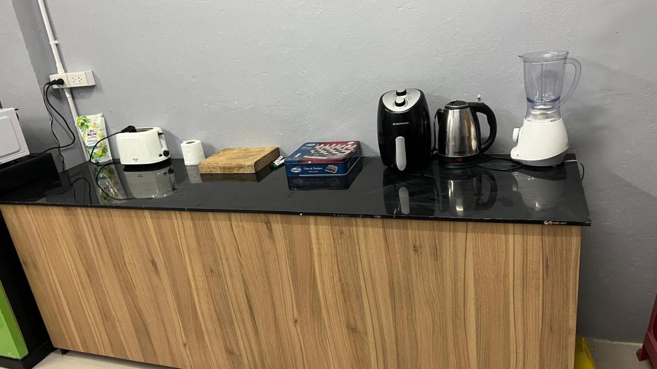 W District Hostel 曼谷 外观 照片