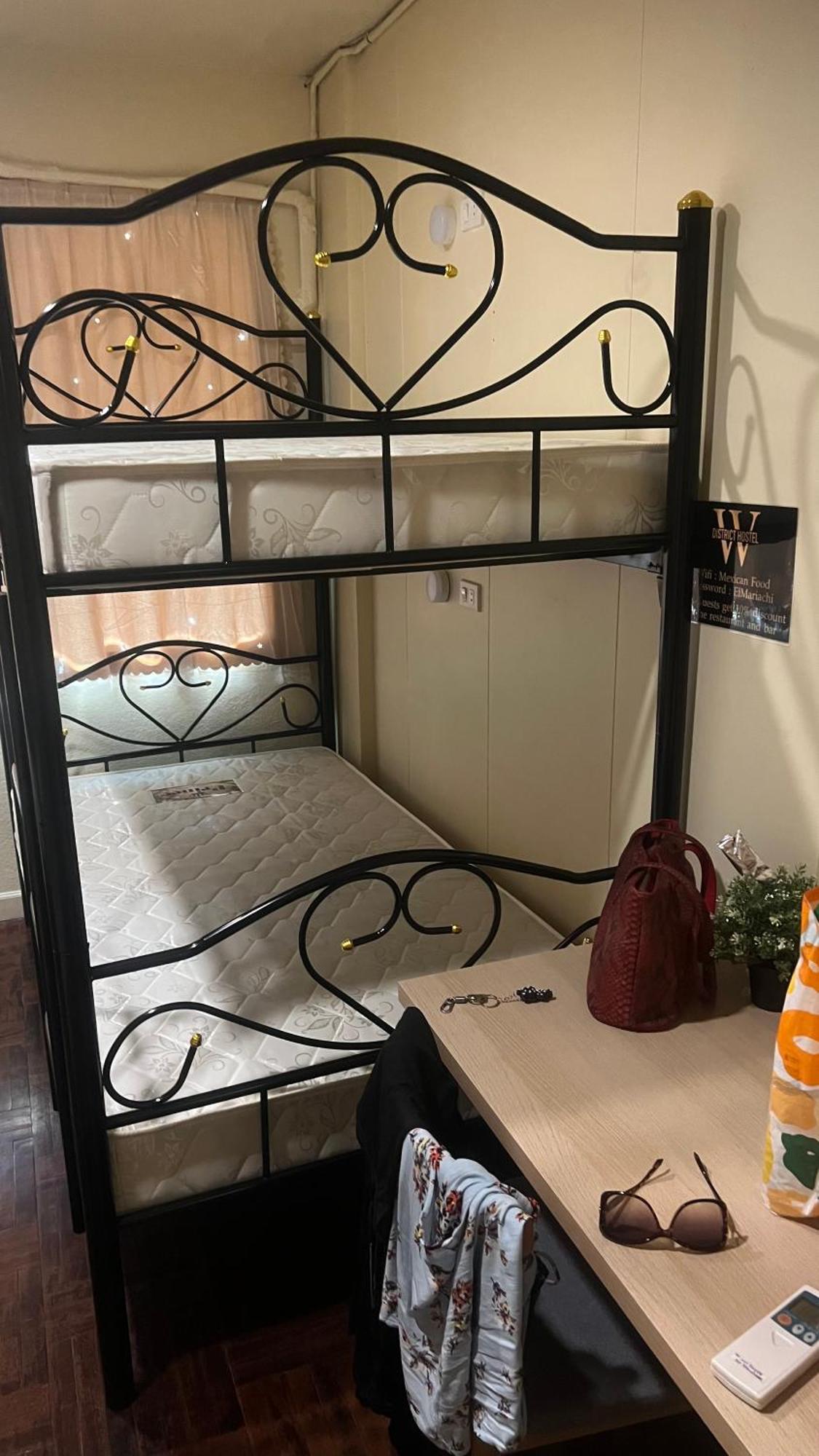 W District Hostel 曼谷 外观 照片