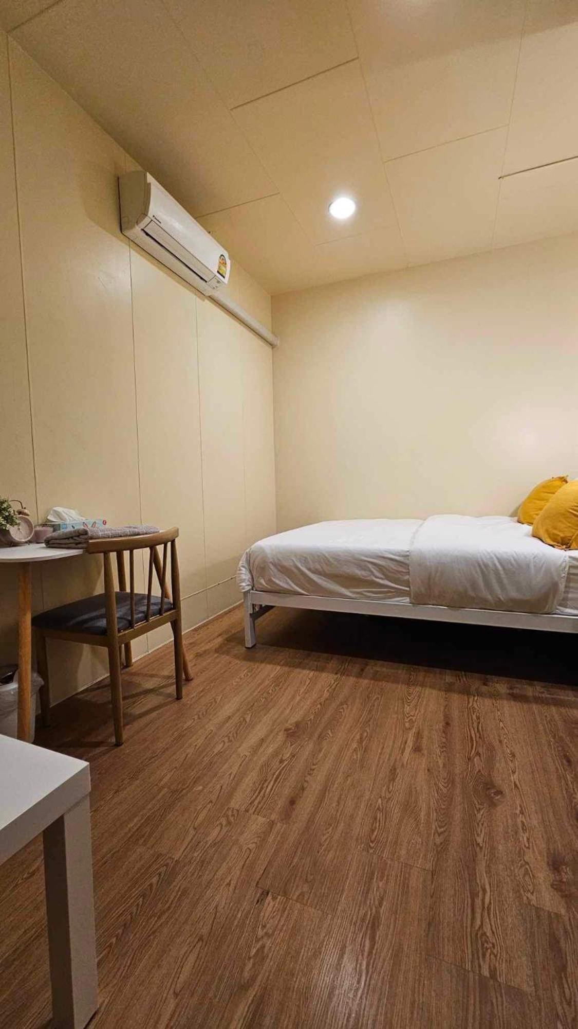 W District Hostel 曼谷 外观 照片